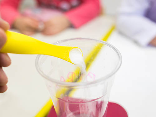 ホウ砂でスライムを作ろう!