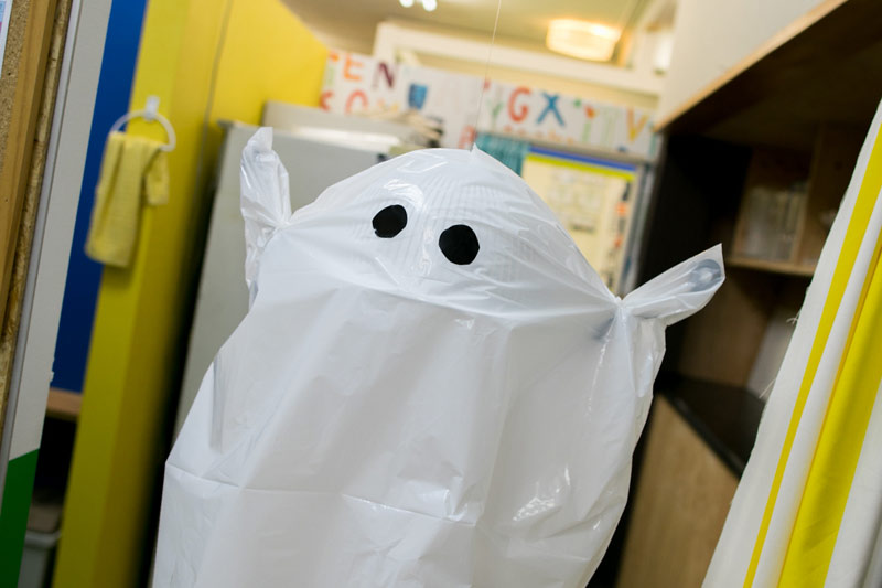 簡単なイルミネーション付きお化けの飾りの完成